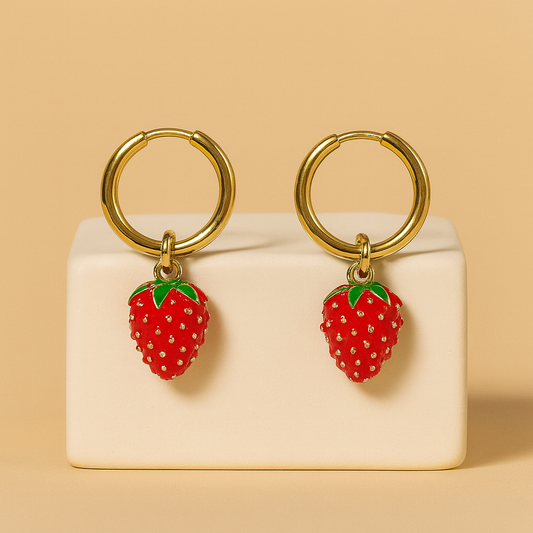 Aros Fresa Love - Dorados con charm rojo