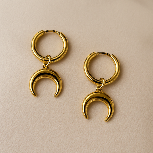 Arete Lunita Bañado en Oro 18K – Un Toque de Luz y Magia en tu Estilo